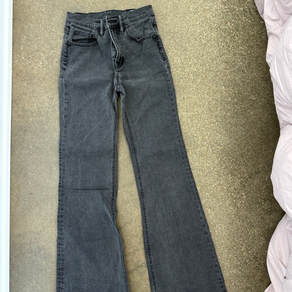 Vince grey jeans
Worn a couple times - Picture 1 of 5